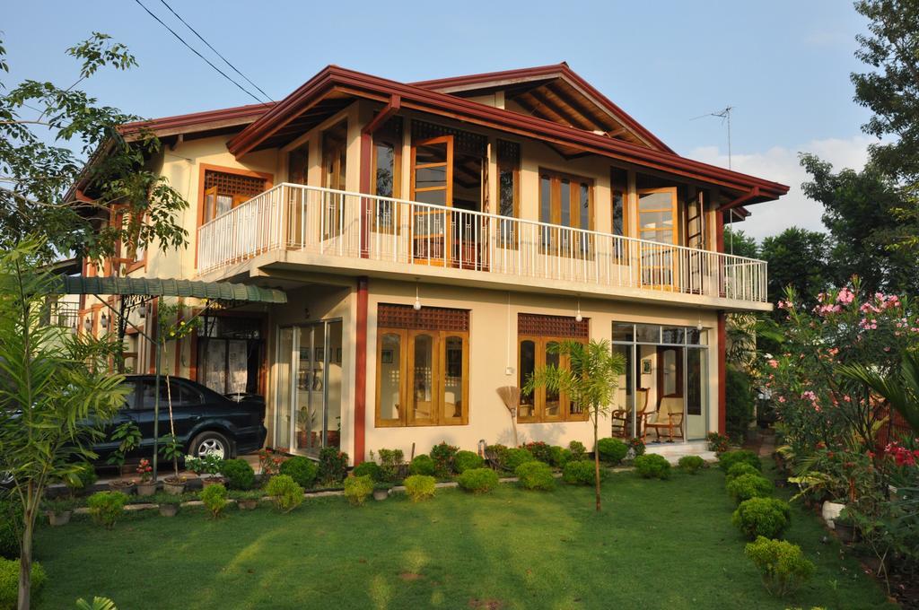 Colombo Airport Homestay กัมปาฮา ภายนอก รูปภาพ