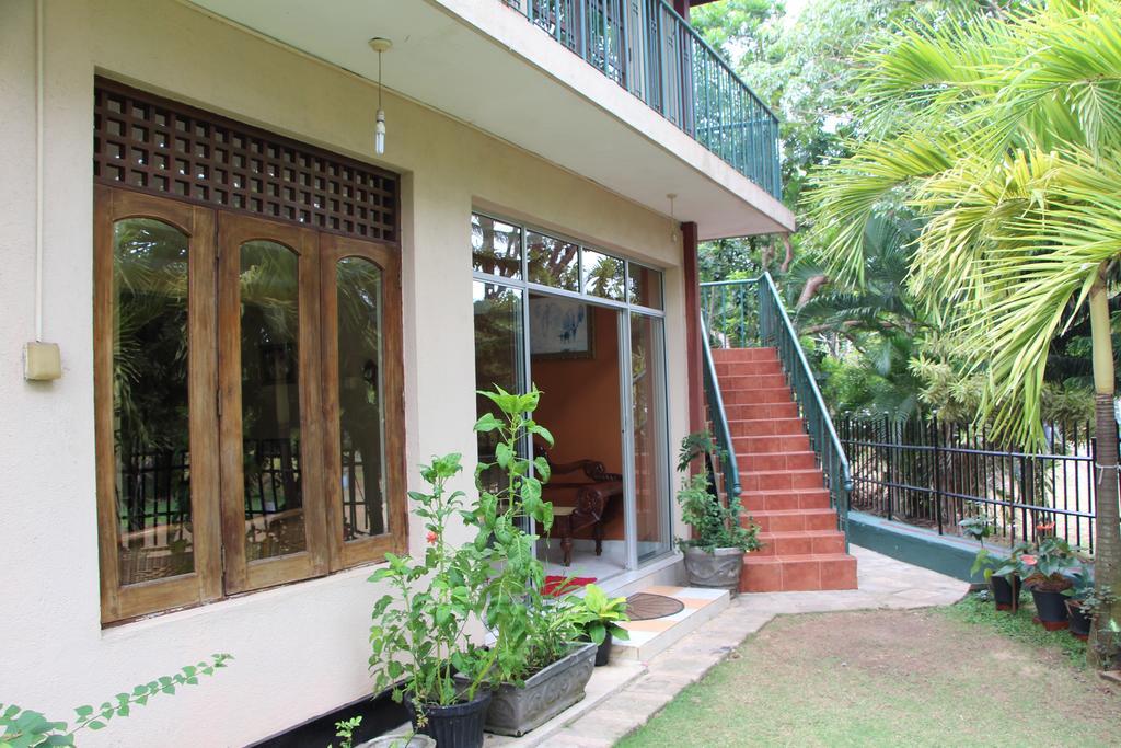 Colombo Airport Homestay กัมปาฮา ภายนอก รูปภาพ